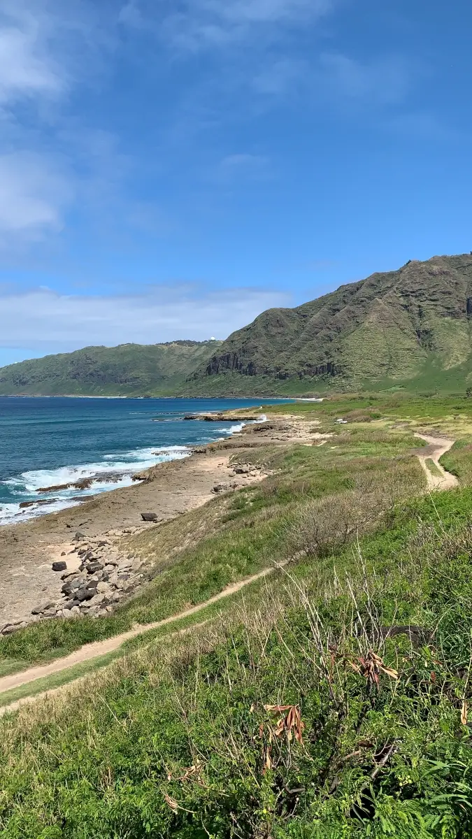 driving into kaena point entrance