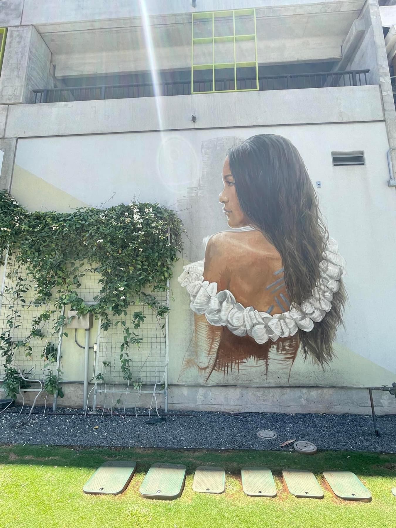 hawaii kakaako mural hawaiian girl parking lot